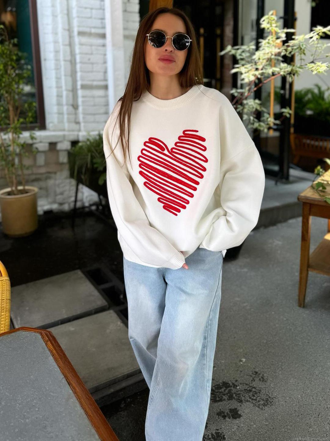 Women's Casual Oversized Heart Embroidered Sweater Round Neck Long Sleeve Knit Pullover Loose Fit Fashion Top for Women Streetwear