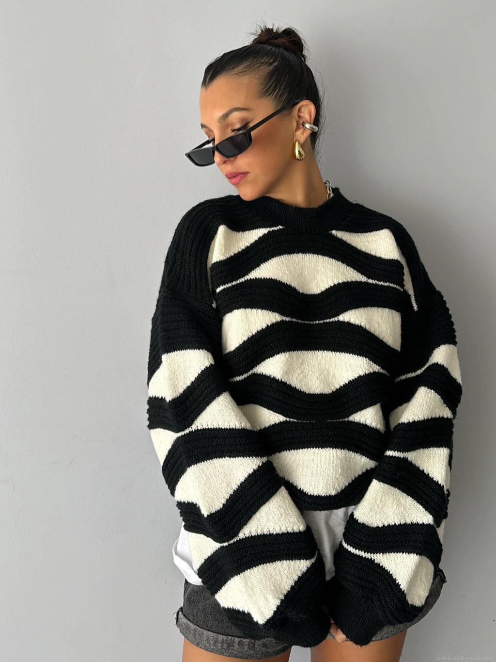 Women's Stripe Knit Sweater Loose Round Neck Pullover Long Sleeve Cotton Blend Wavy Striped Jumper Autumn Winter Casual Top