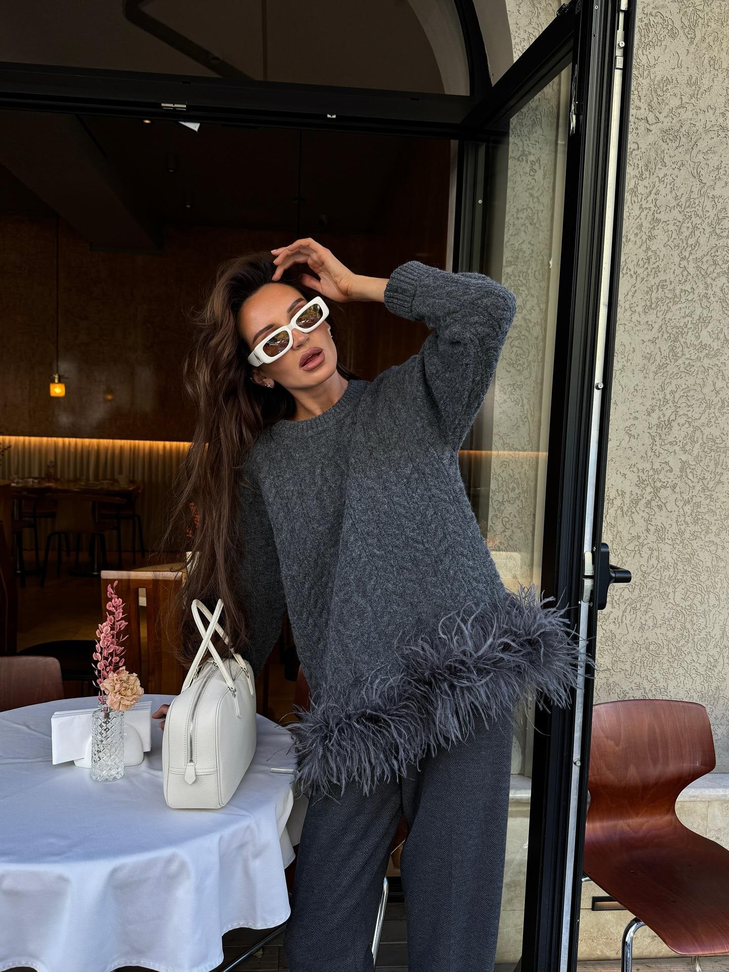Elegant Grey Feather Hem Knitted Sweater Women Loose Round Neck Long Sleeve Pullover Top Autumn Winter Soft Cotton Blend Jumper Commuter Style